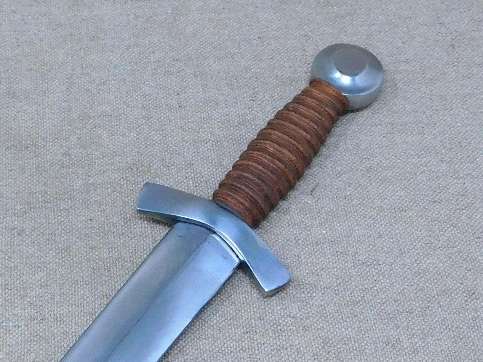 14thC medieval quillon dagger