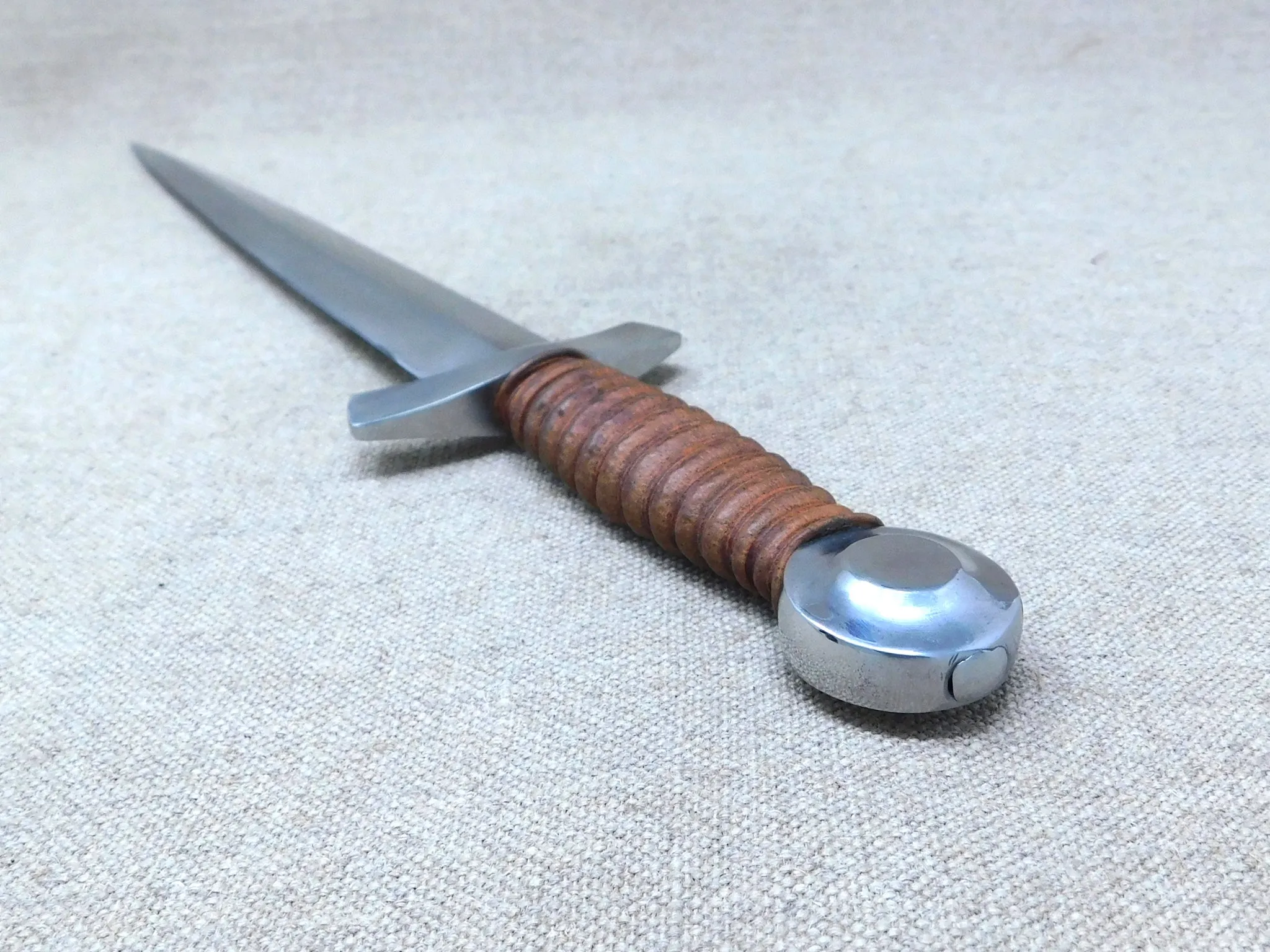 14thC medieval quillon dagger