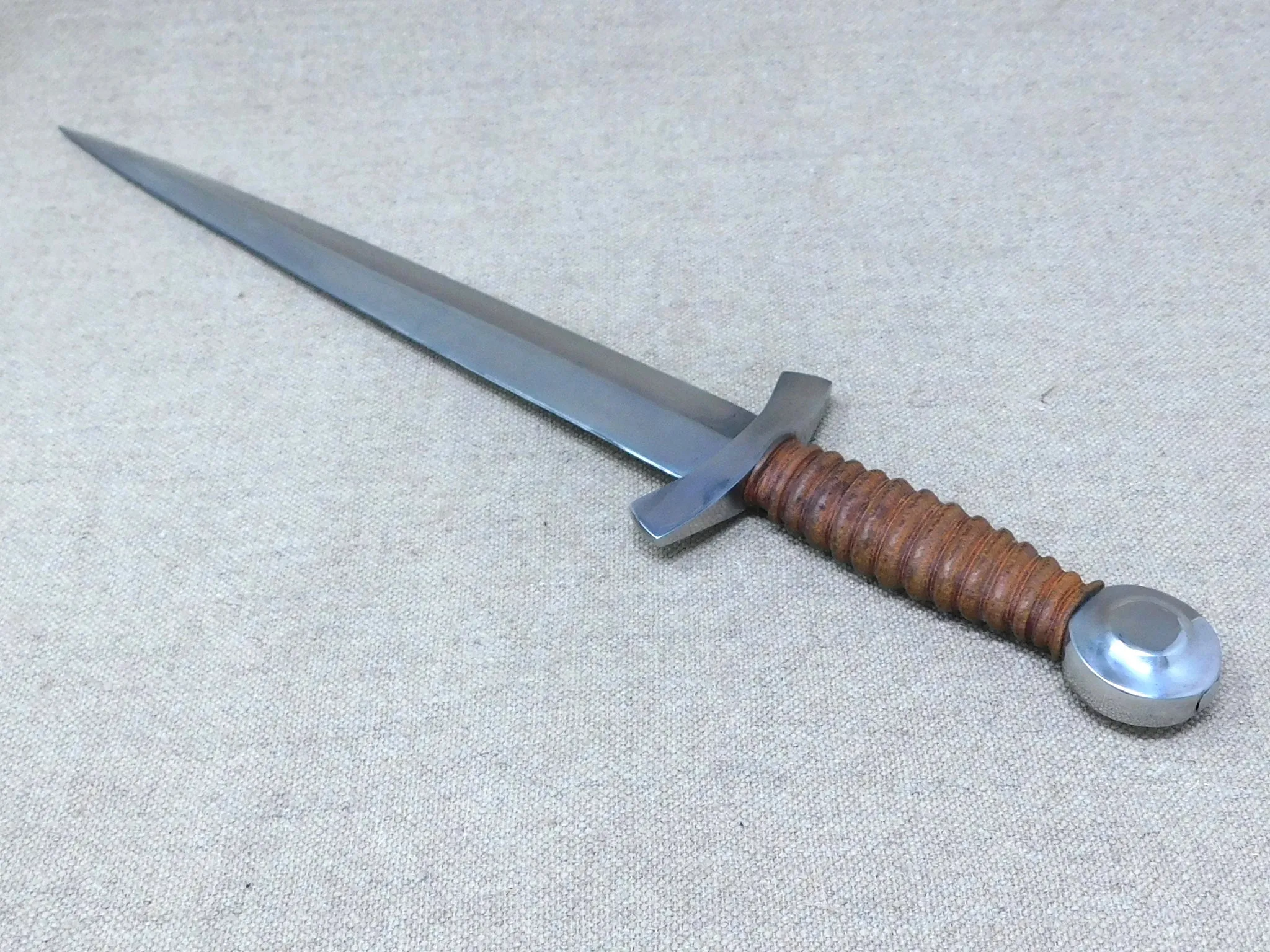 14thC medieval quillon dagger