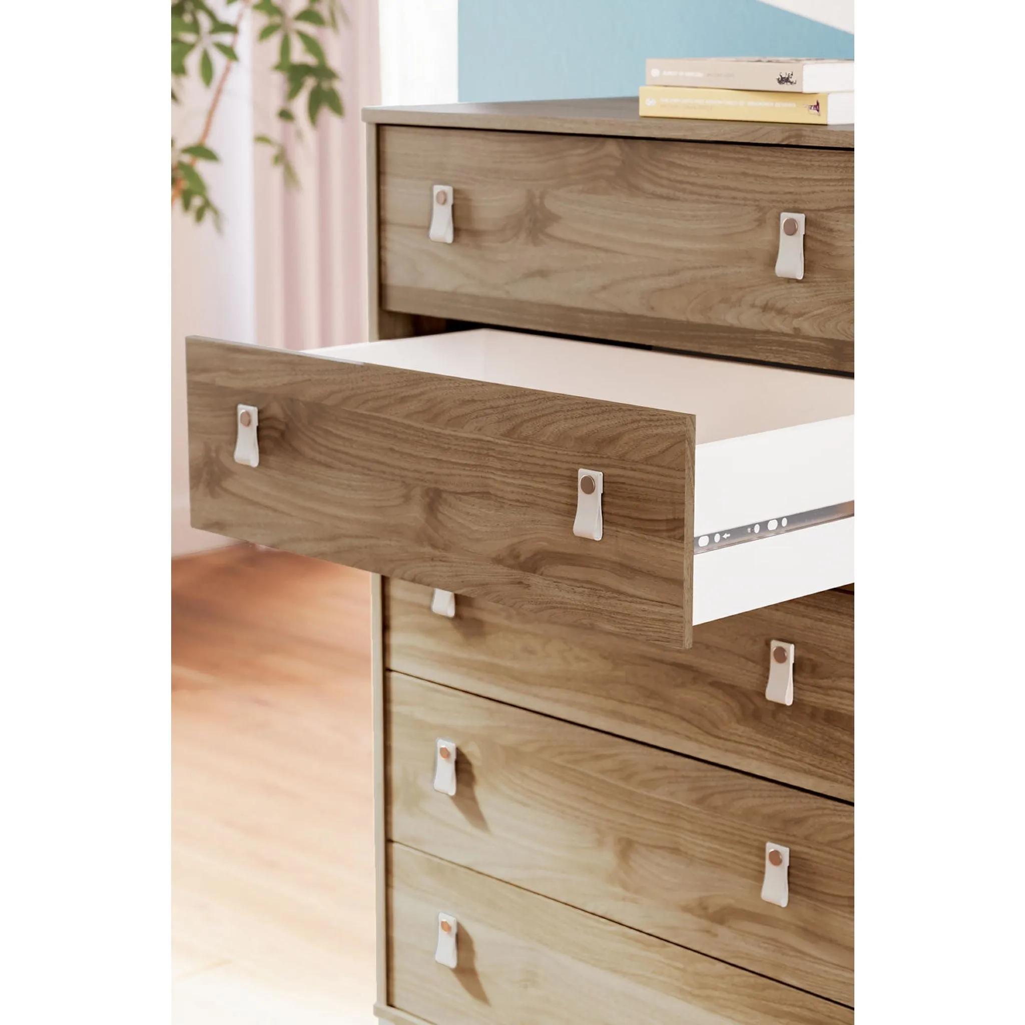 Aprilyn Chest